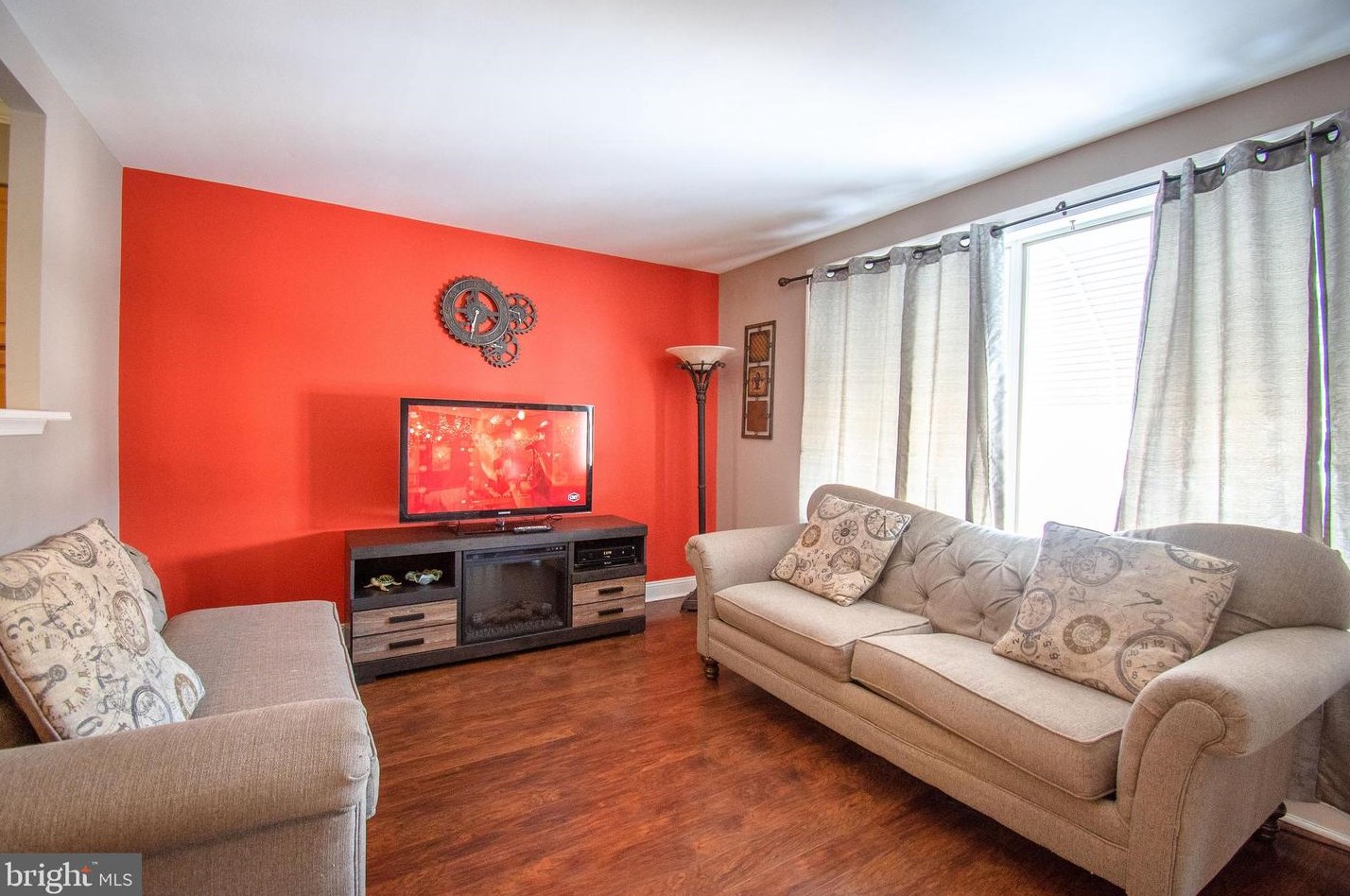 10211 Albemarle Ln, Philadelphia, PA 19114-1201
