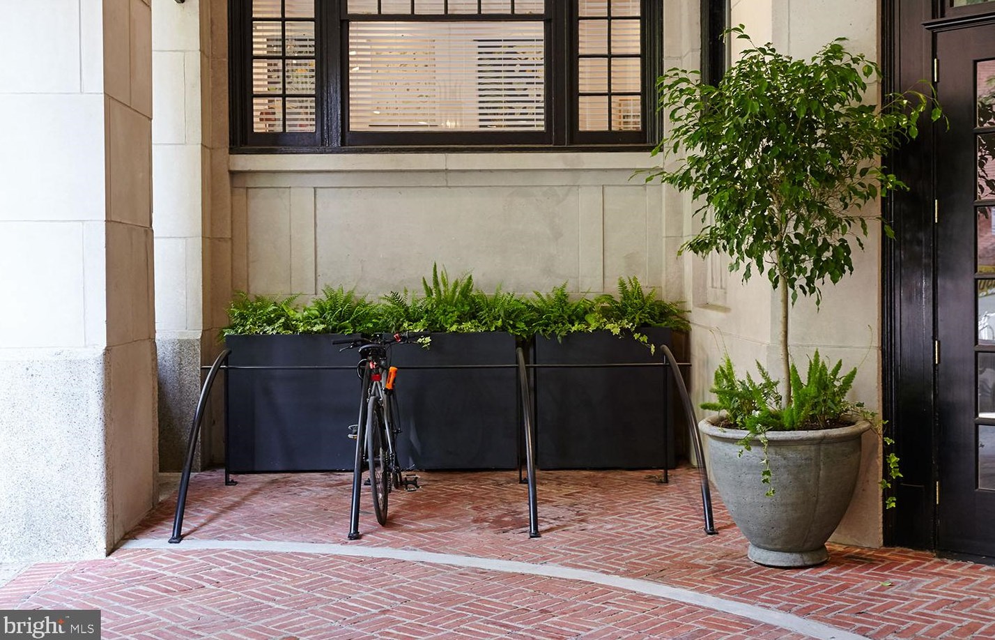 1520 Spruce St, Philadelphia PA  19102-4511 exterior