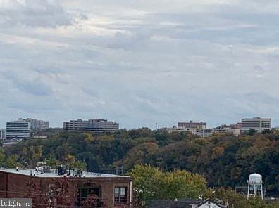 211 Roxborough Ave, Philadelphia PA 19128-5011 exterior