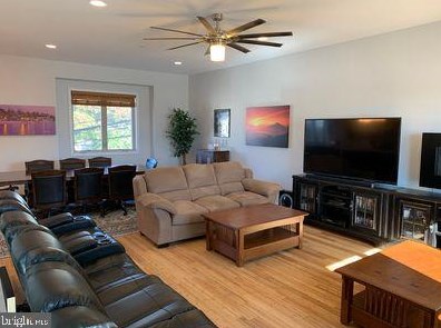 211 Roxborough Ave, Philadelphia PA 19128-5011 exterior