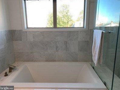 211 Roxborough Ave, Philadelphia PA 19128-5011 exterior