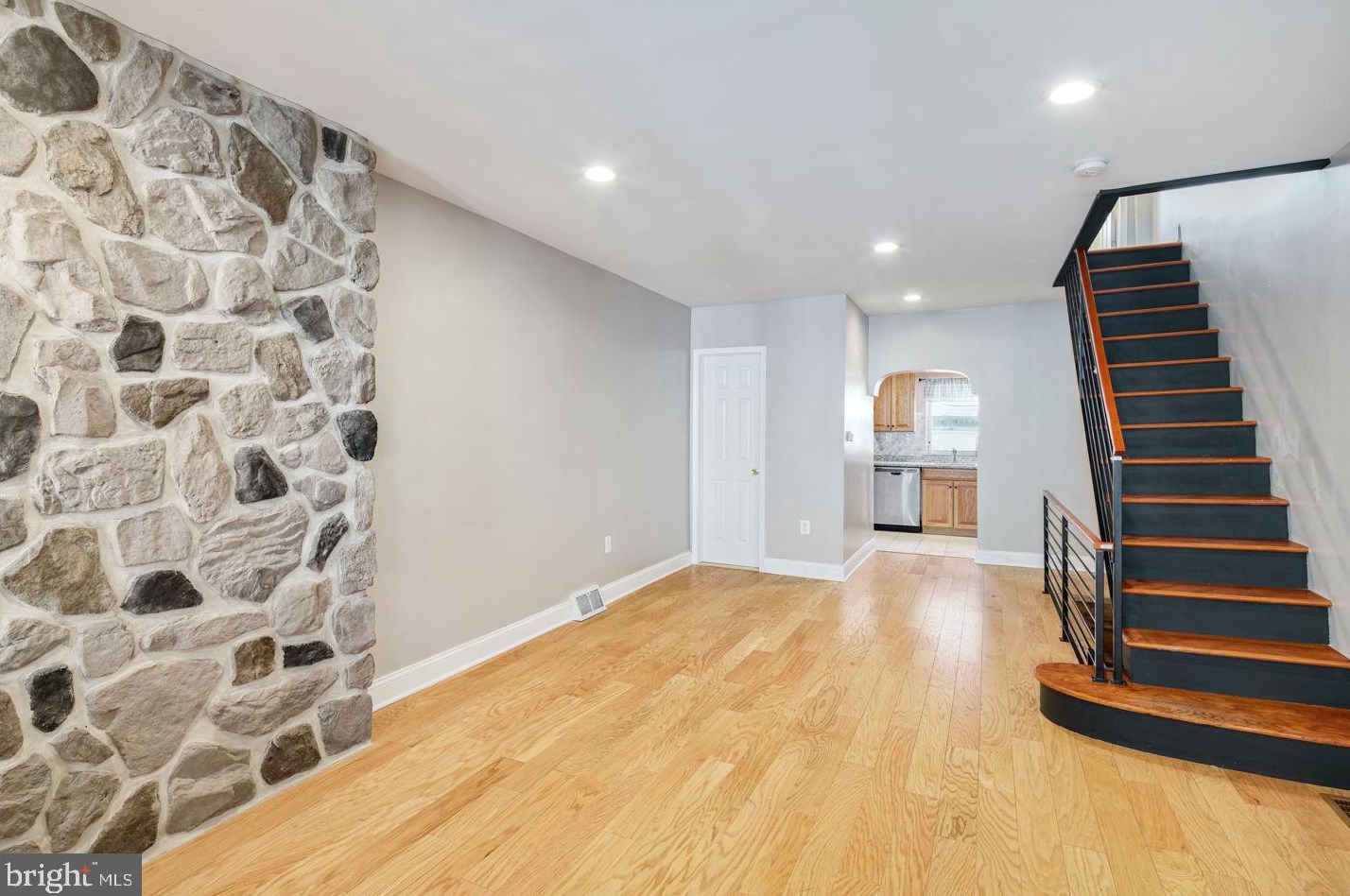 114 Dudley St, Philadelphia, PA 19148-2606