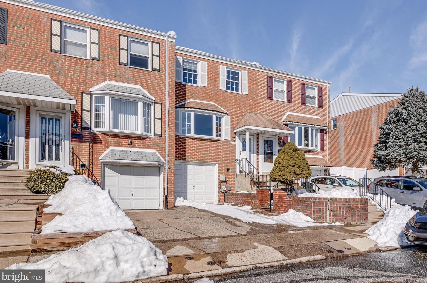 10716 Philcrest Rd, Philadelphia, PA 19154-4031