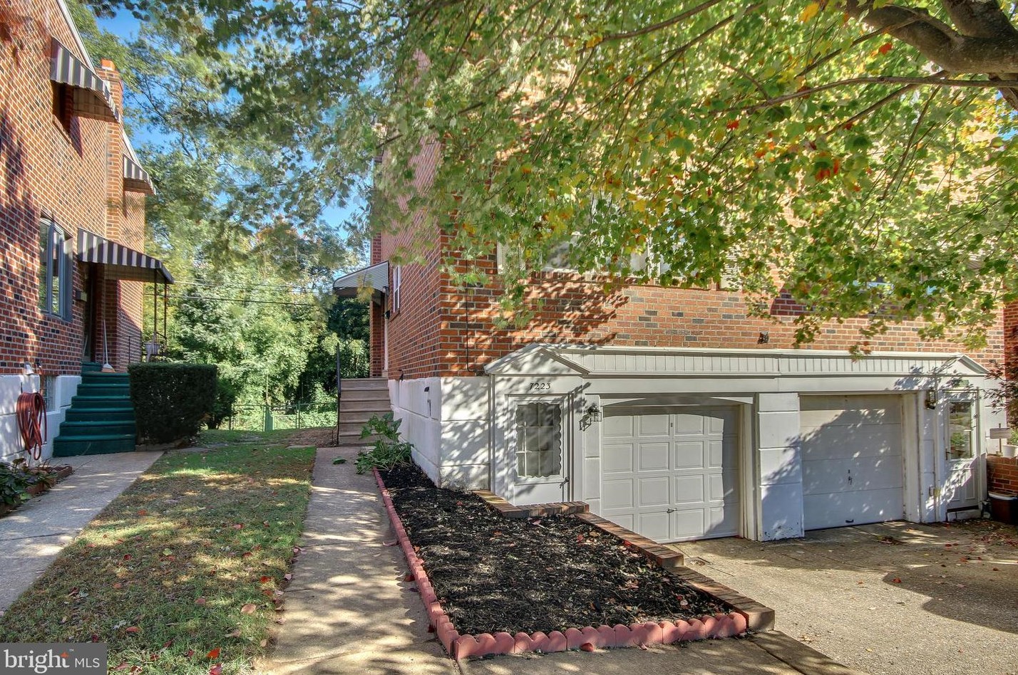 7223 Shalkop St, Philadelphia, PA 19128-3205