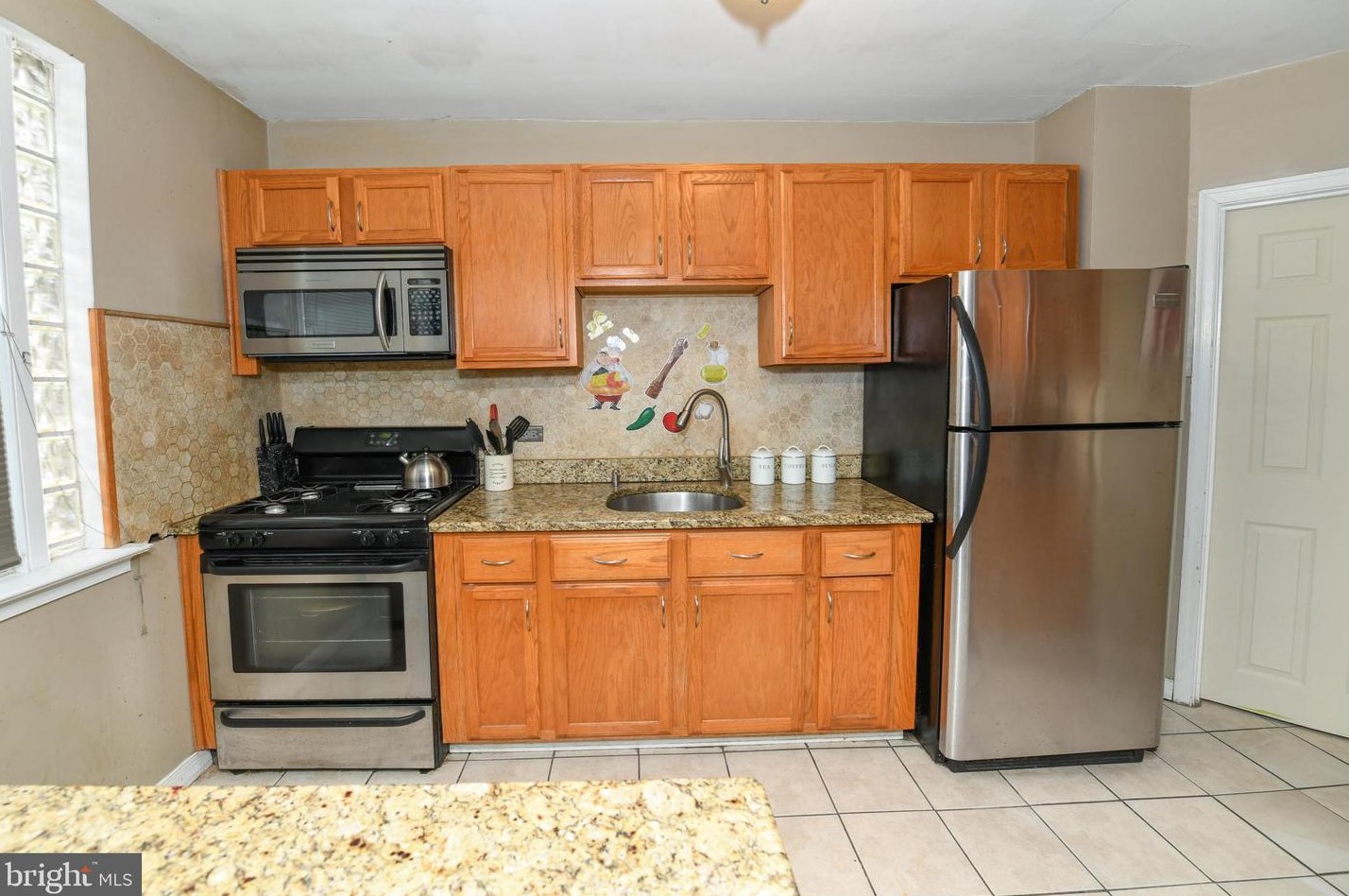 3414 Meridian St, Philadelphia, PA 19136-3529