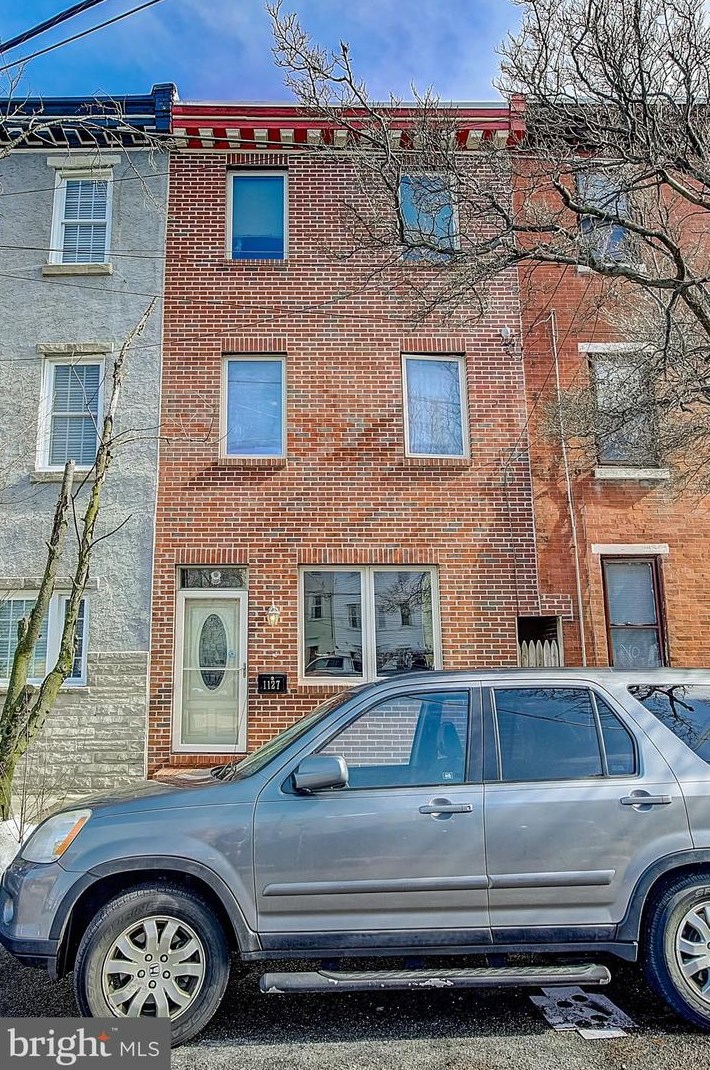 1127 Howard St, Philadelphia, PA 19123-1609