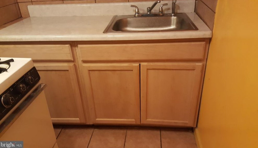 24 Peach St, Philadelphia PA  19139-2638 exterior
