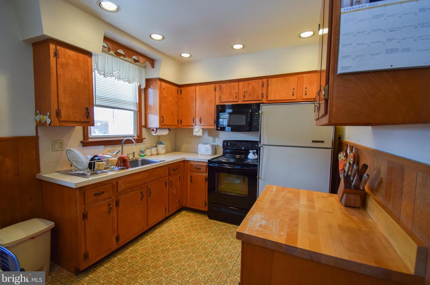 11107 Kirby Dr, Philadelphia, PA 19154-3505