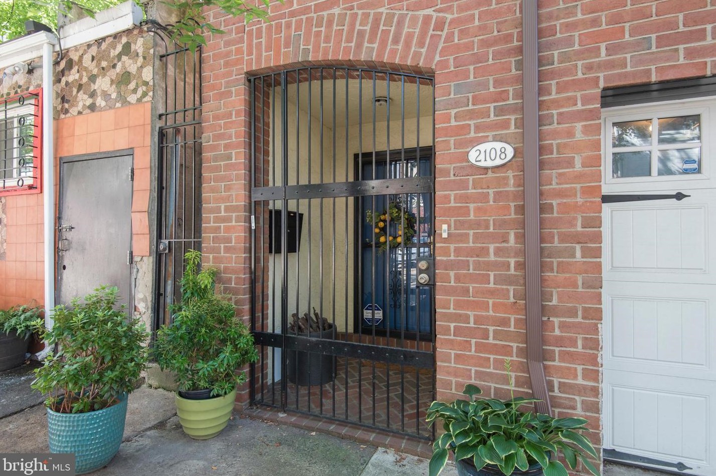 2108 Appletree St, Philadelphia PA  19103-1336 exterior