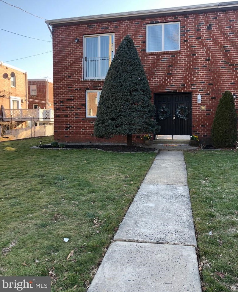 3126 Teesdale St, Philadelphia PA  19152-4514 exterior