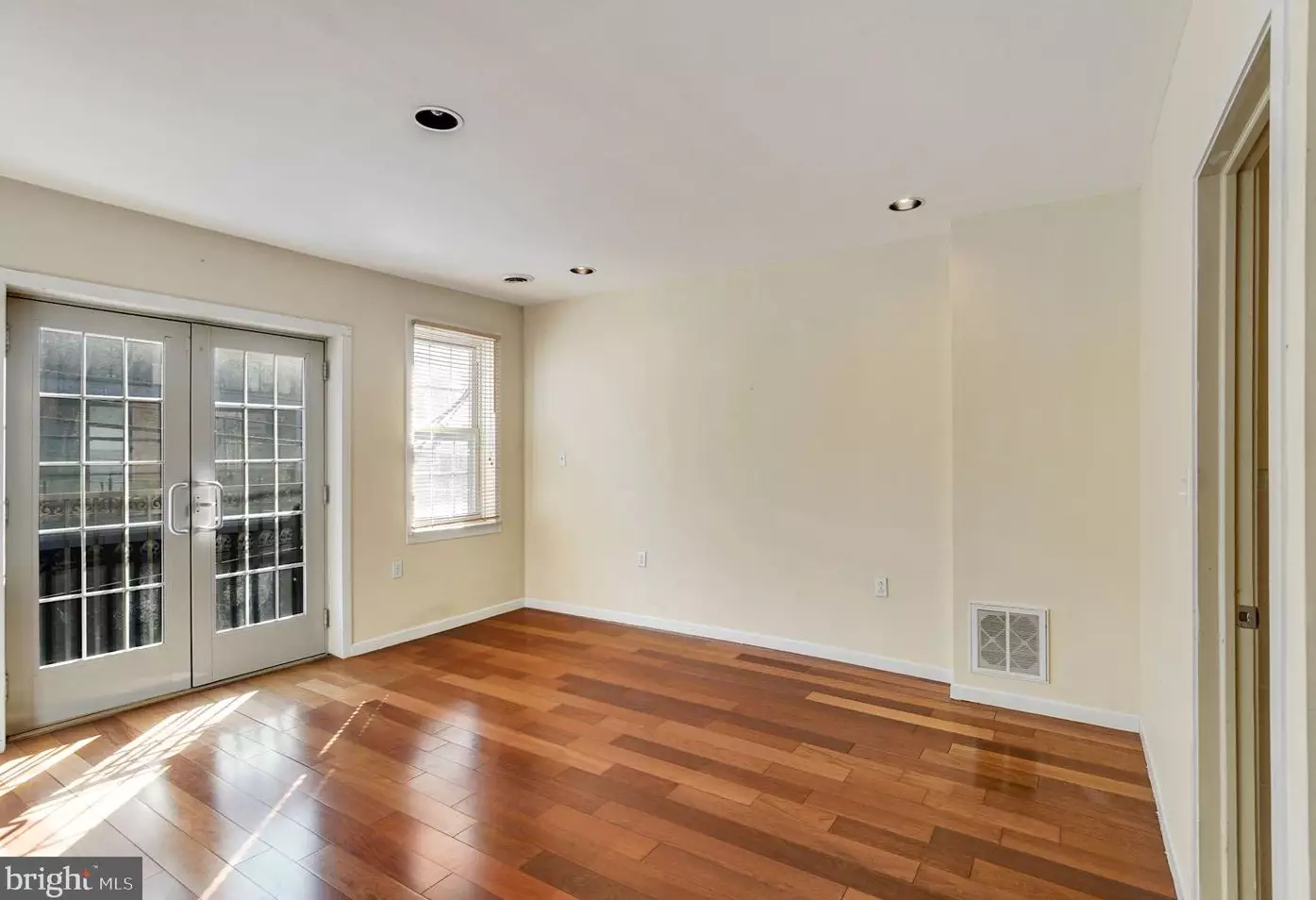 235 Thompson St, Philadelphia PA  19122-4423 exterior