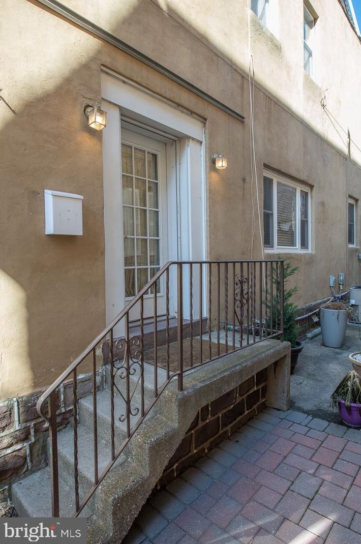 1325 Castle Ave, Philadelphia, PA 19148-1506