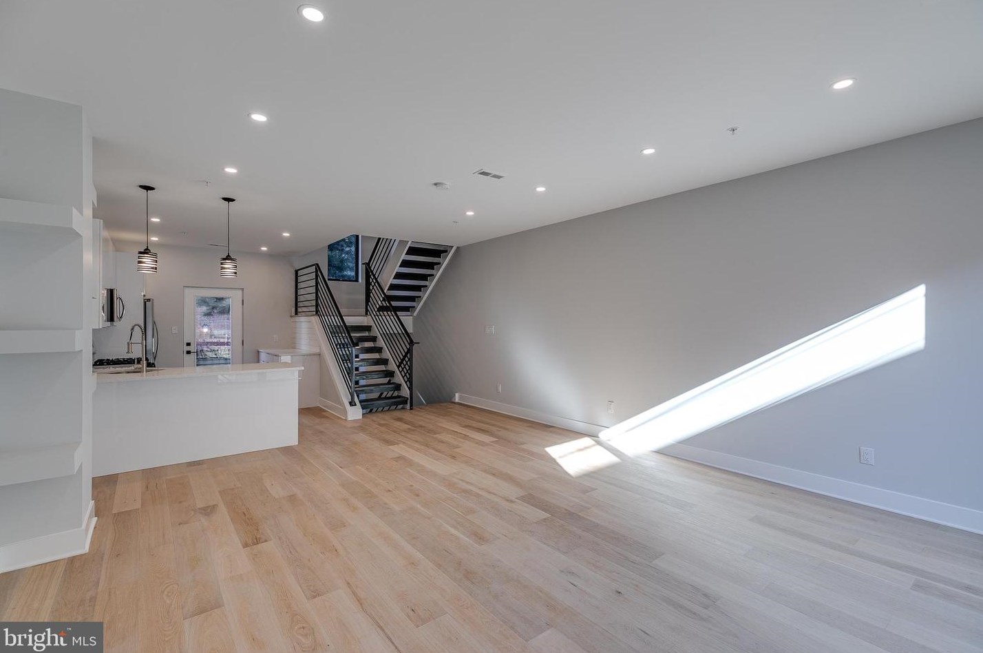1718 Waterloo St, Philadelphia, PA 19122-3217