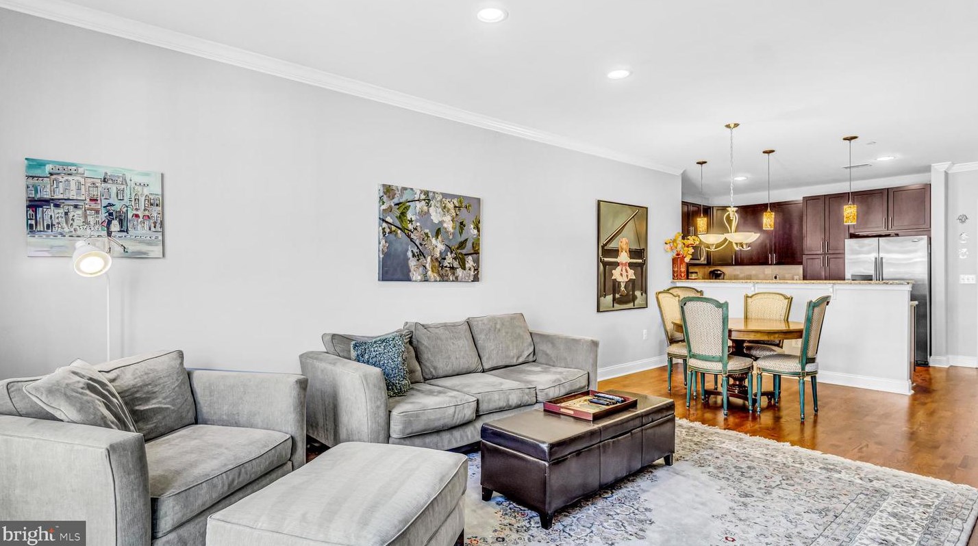 600 Commodore Ct, Philadelphia PA  19146-5253 exterior