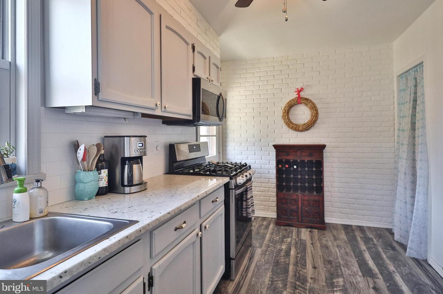 471 Shurs Ln, Philadelphia PA 19128-3505 exterior