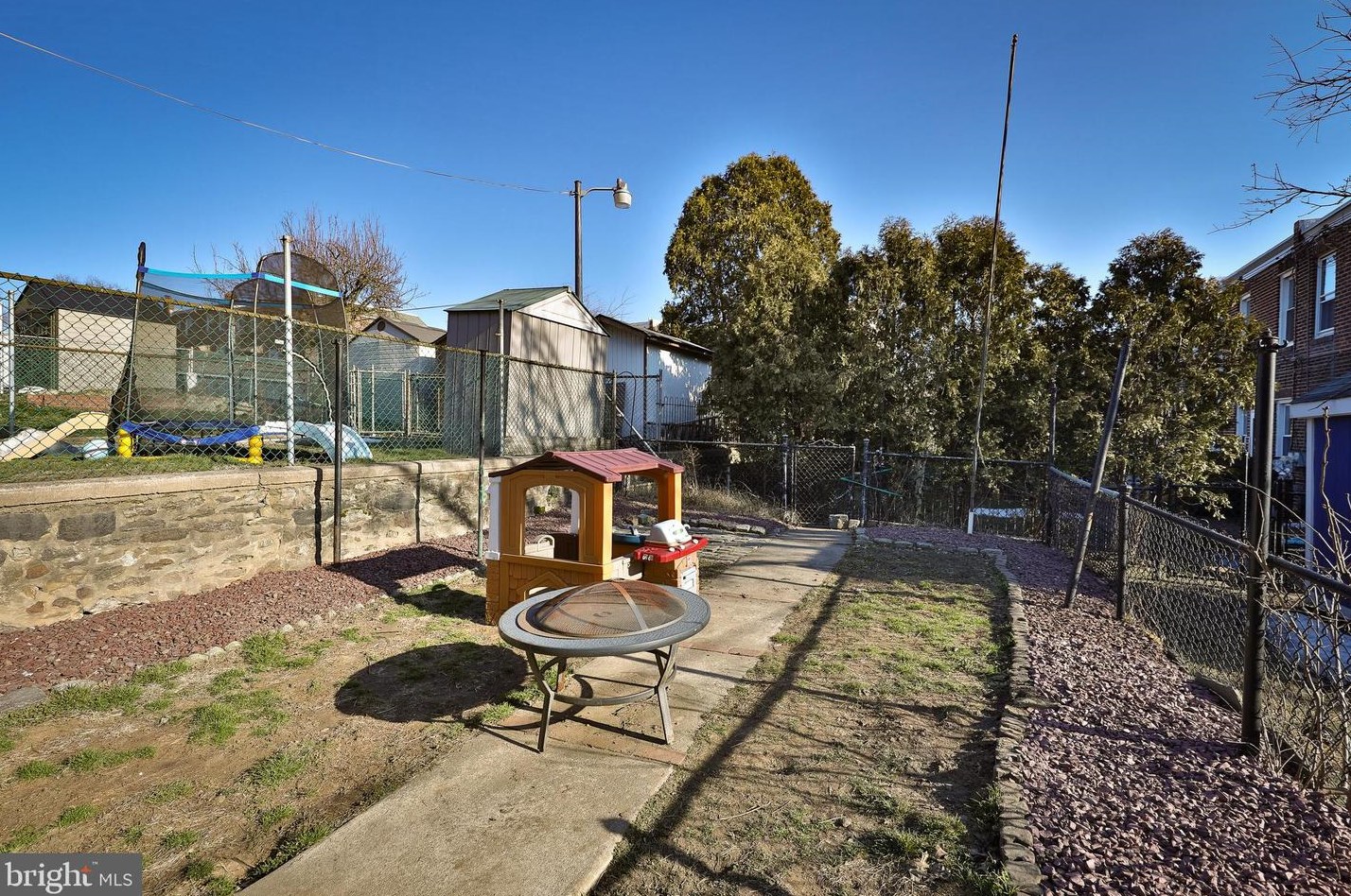 471 Shurs Ln, Philadelphia PA 19128-3505 exterior