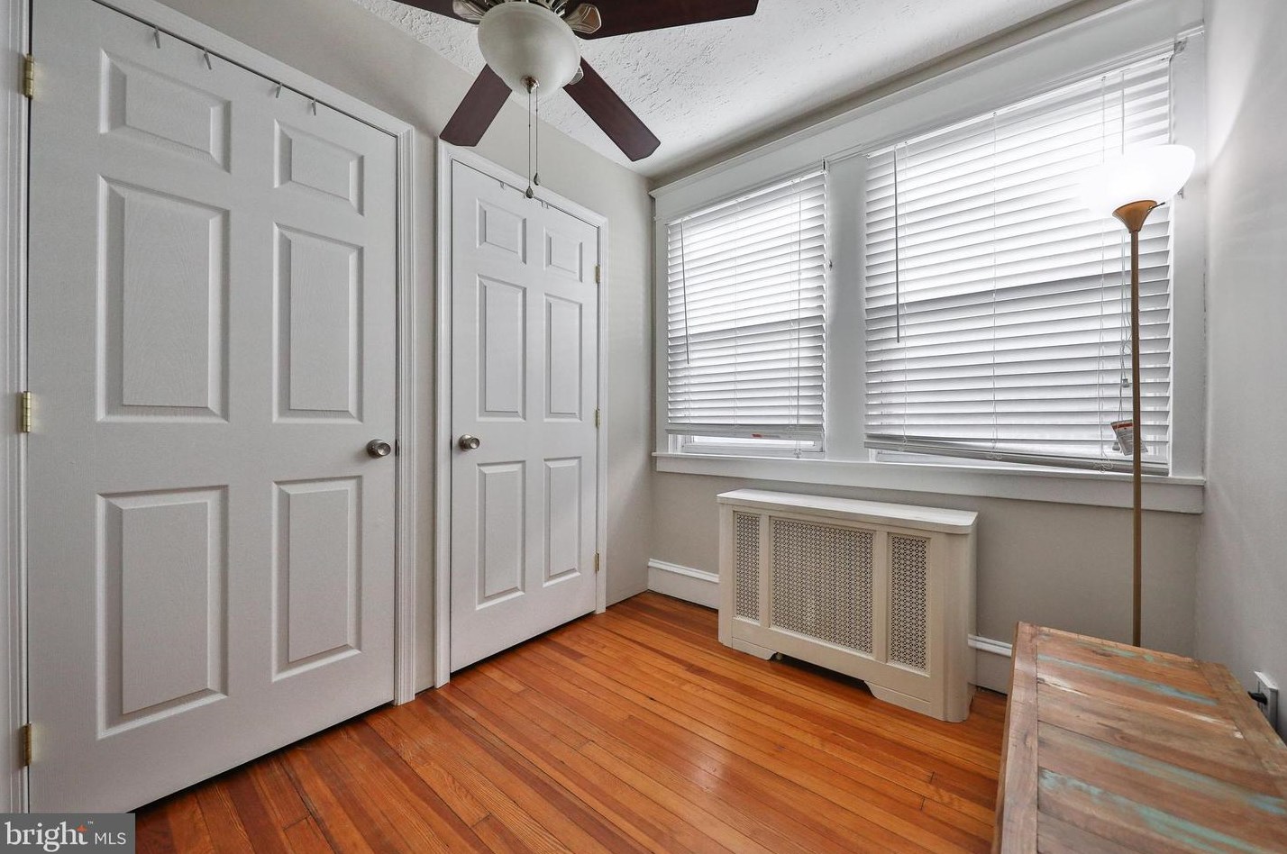 471 Shurs Ln, Philadelphia PA 19128-3505 exterior