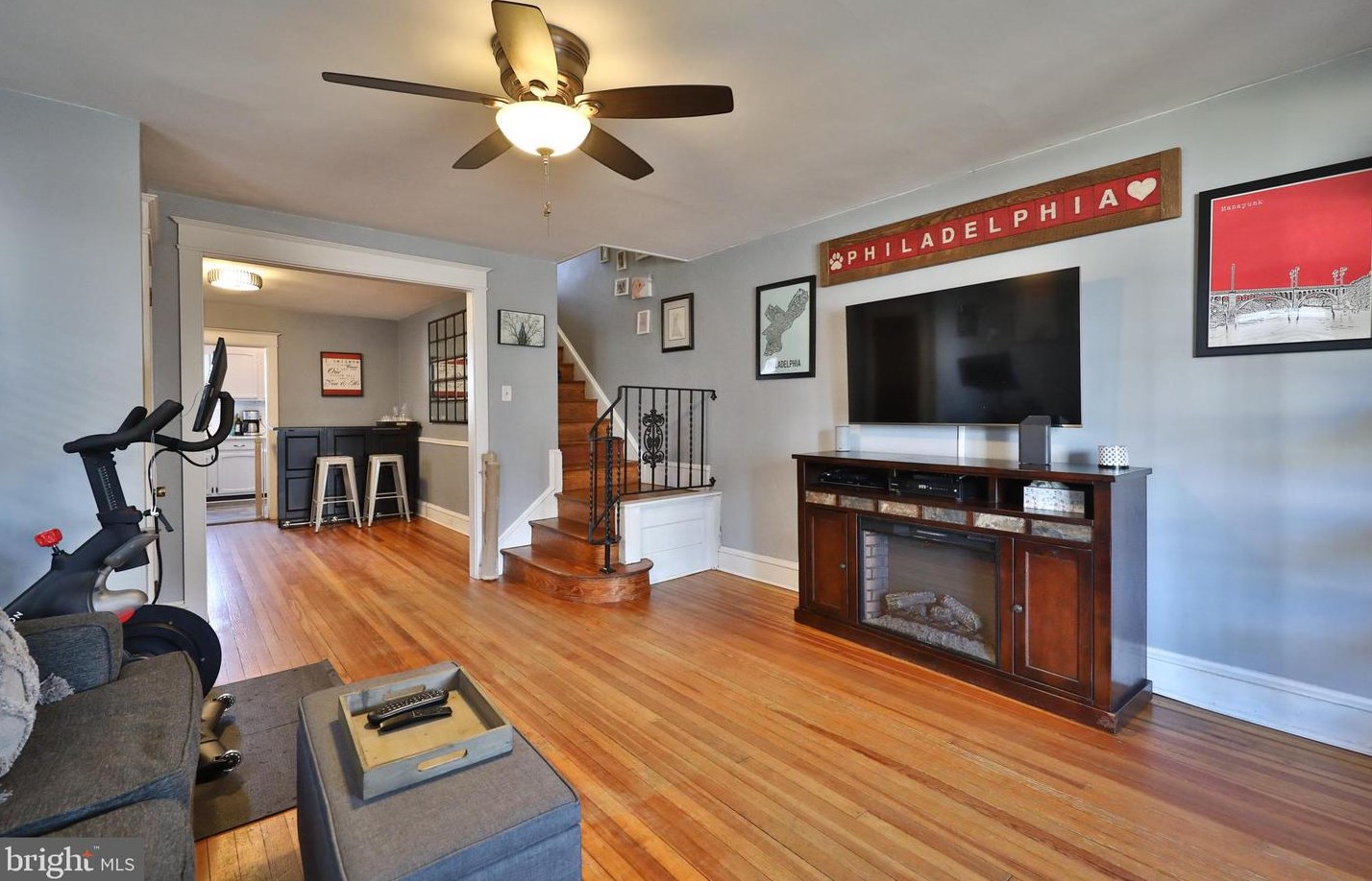 471 Shurs Ln, Philadelphia, PA 19128-3505