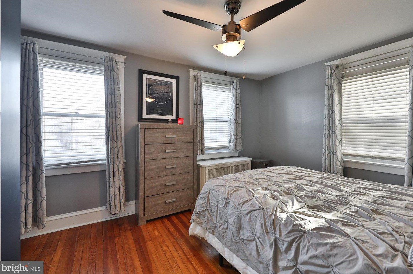 471 Shurs Ln, Philadelphia PA 19128-3505 exterior