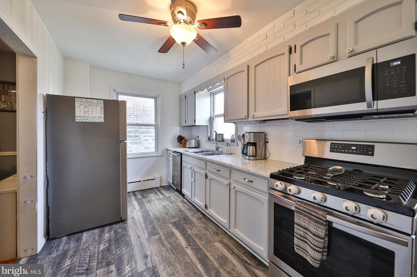 471 Shurs Ln, Philadelphia PA 19128-3505 exterior