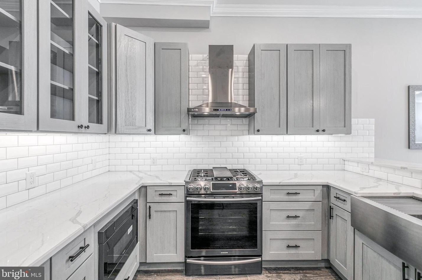 4089 Pechin St, Philadelphia, PA 19128-3627