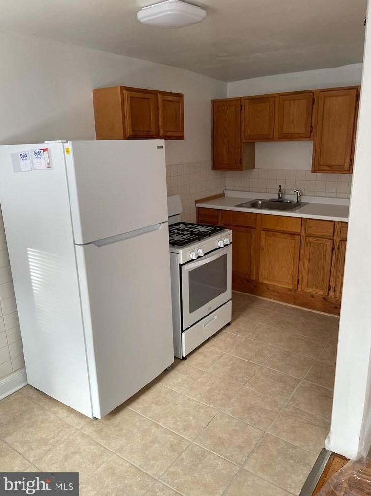 1326 Farrington Rd, Philadelphia PA  19151-2831 exterior