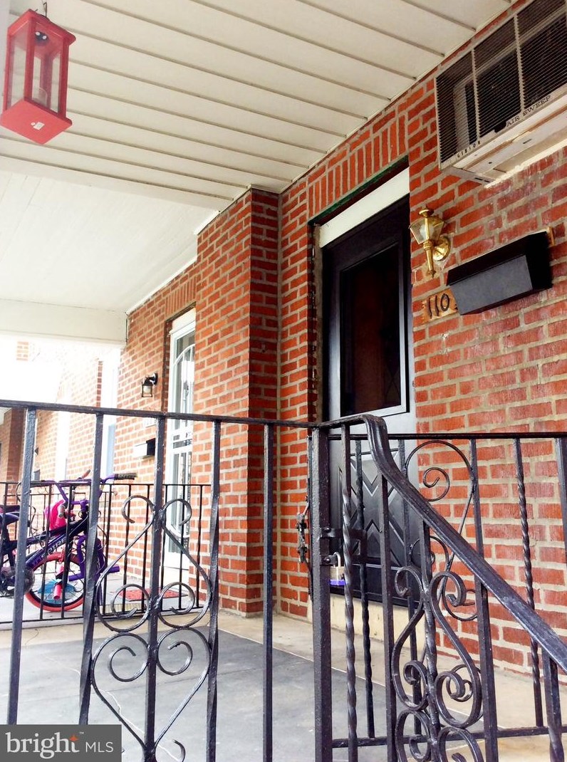 110 Roselyn St, Philadelphia, PA 19120-1914