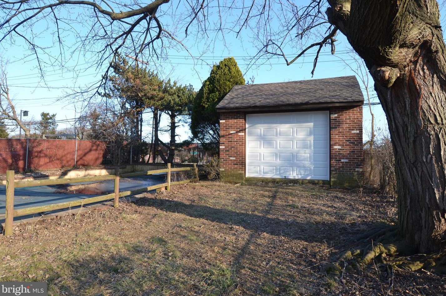 2867 Norcom Rd, Philadelphia, PA 19154-1629