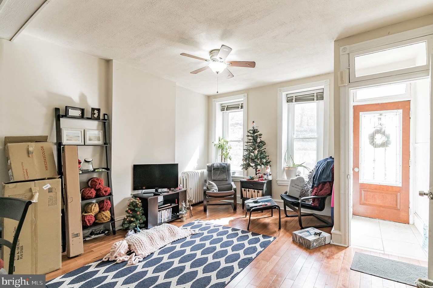 326 Carson St, Philadelphia PA 19127-1328 exterior