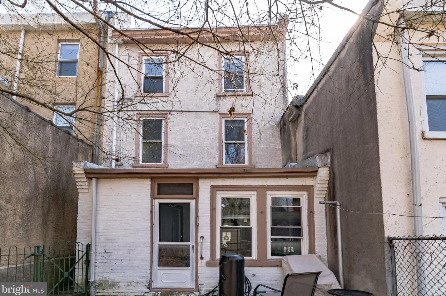 326 Carson St, Philadelphia PA 19127-1328 exterior