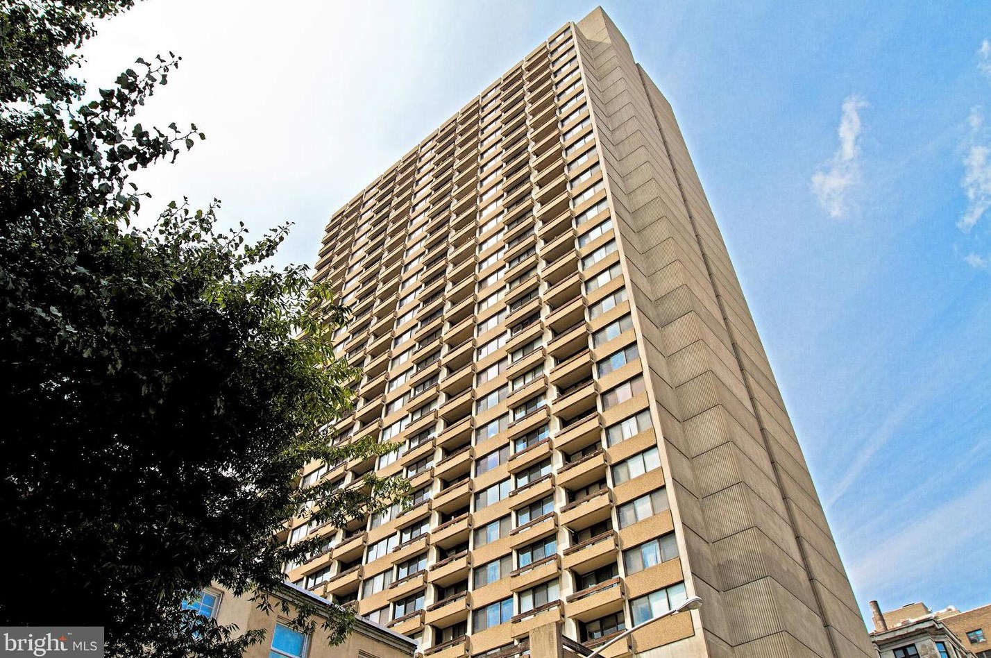 1326 Spruce St, Philadelphia PA  19107-5826 exterior