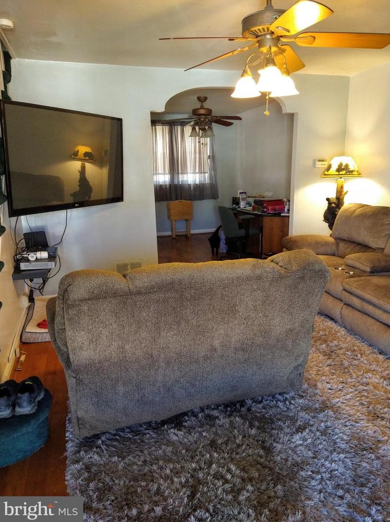 6359 Gillespie St, Philadelphia, PA 19135-3222
