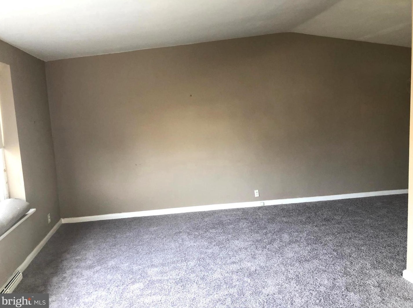 1812 Tolbut St, Philadelphia, PA 19152-1115