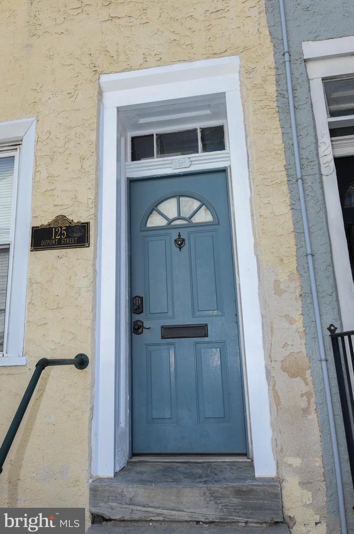 125 Dupont St, Philadelphia, PA 19127-1206