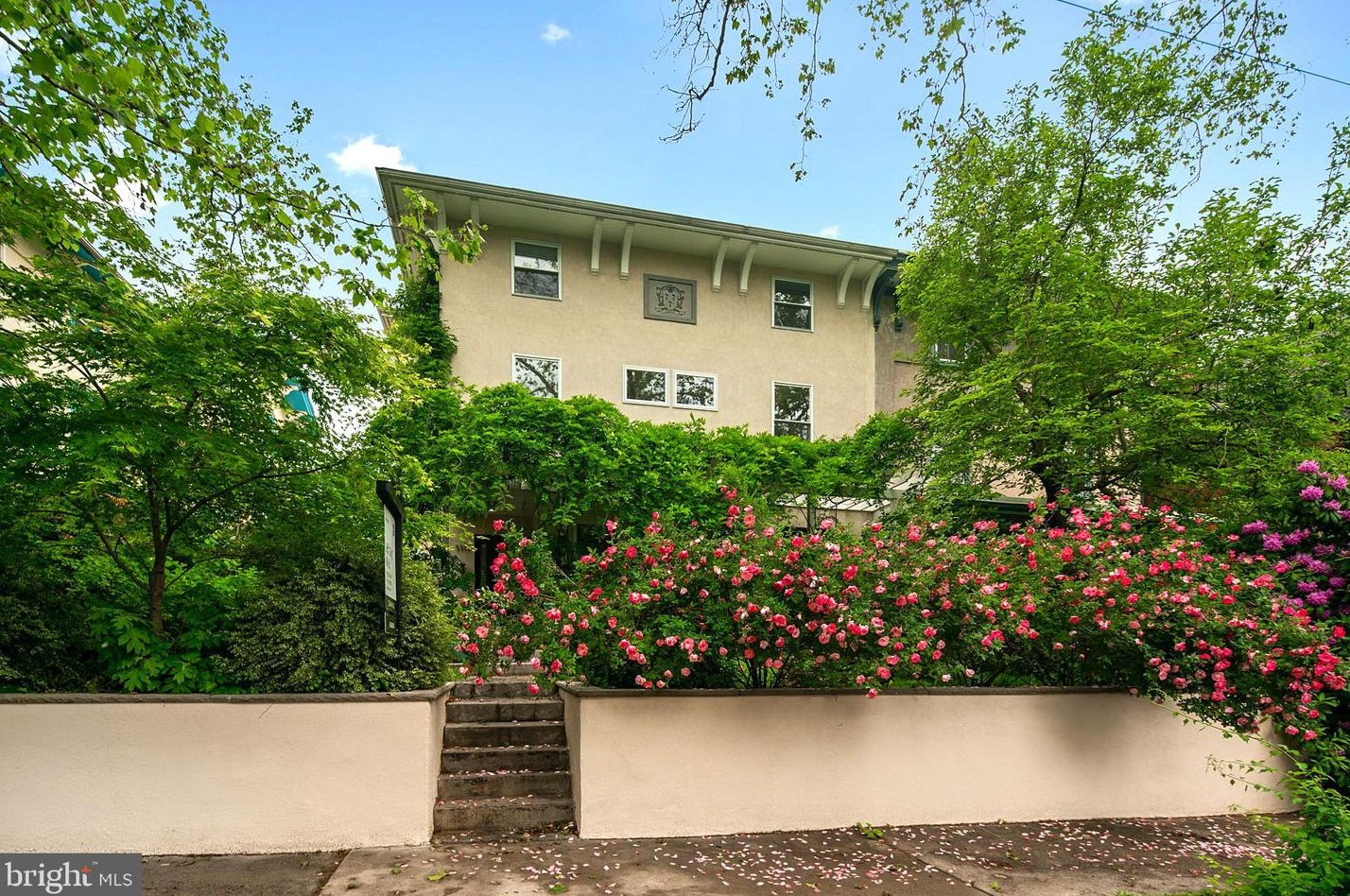 3313 Baring St, Philadelphia, PA 19104-2528
