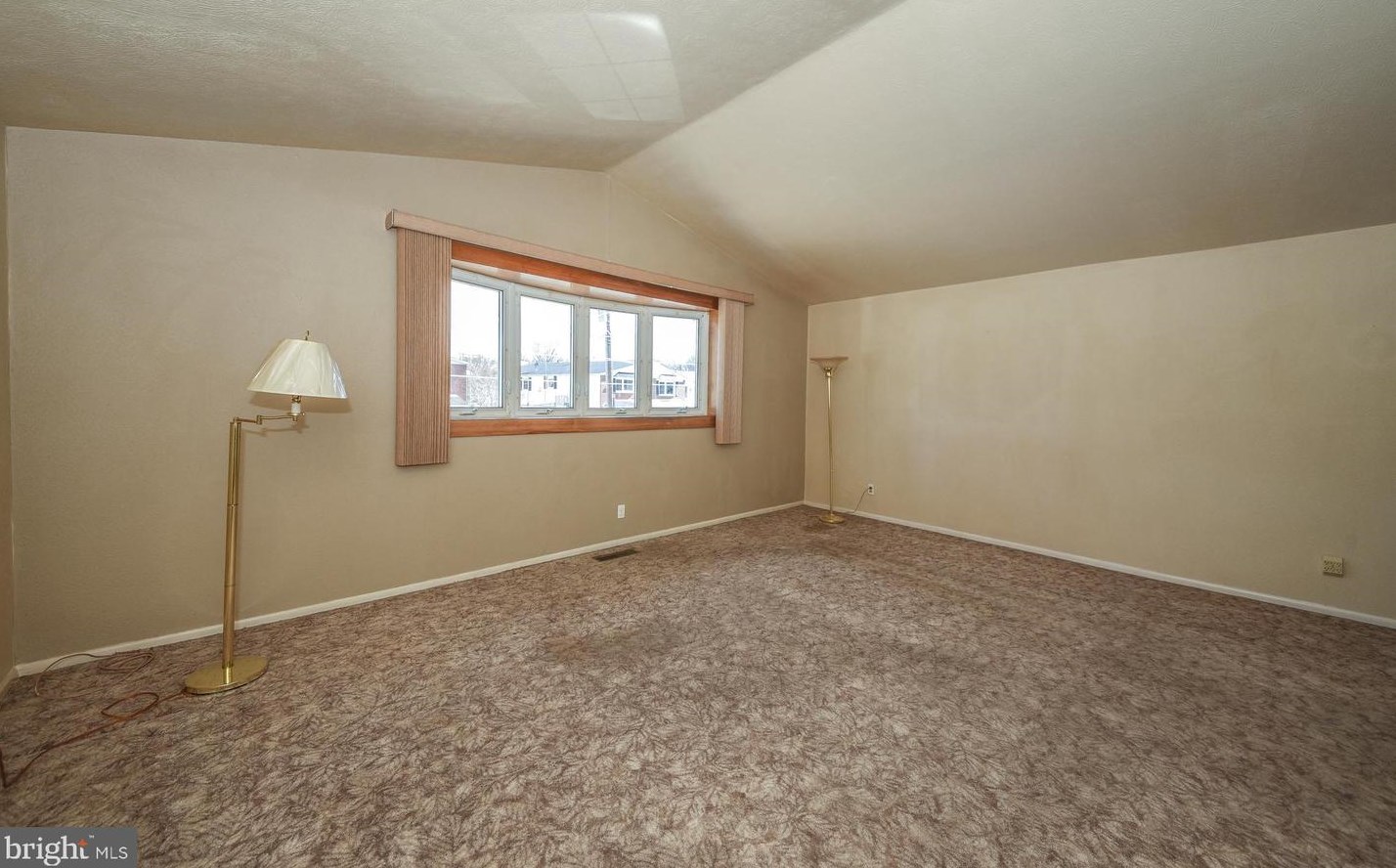 3650 Chesterfield Rd, Philadelphia, PA 19114-1806