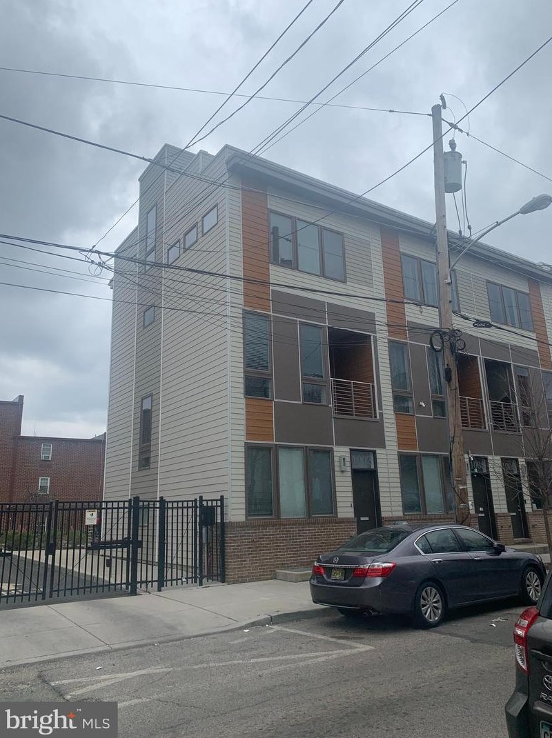 1002 Mount Vernon St, Philadelphia, PA 19123