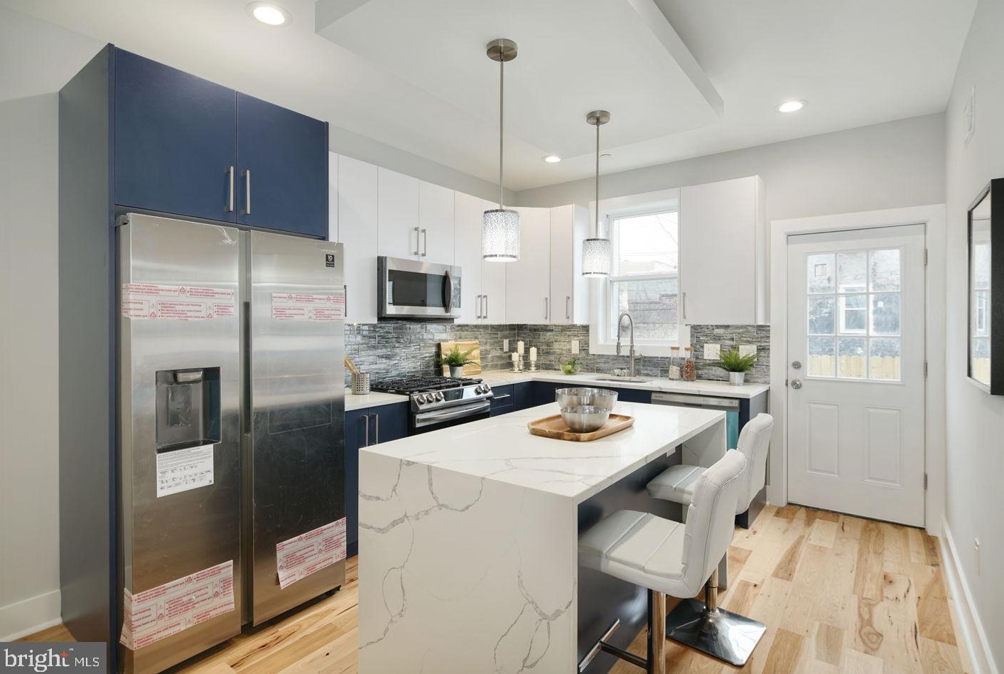 2122 Arizona St, Philadelphia, PA 19125-2022