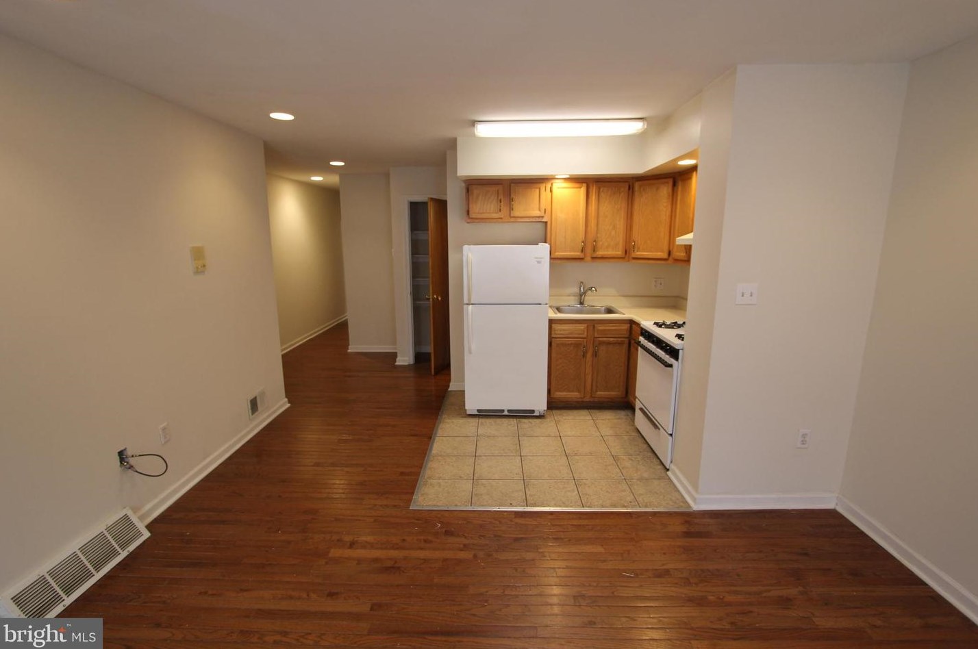 1716 Montrose St #1st Floor, Philadelphia, PA 19146