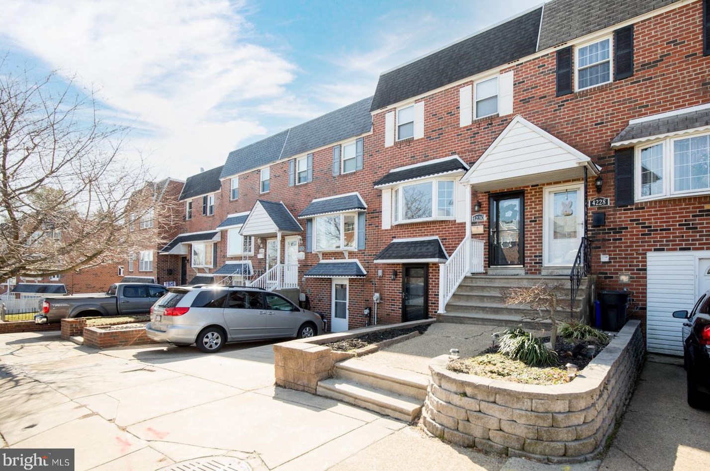 4230 Carteret Dr, Philadelphia, PA 19114-2114