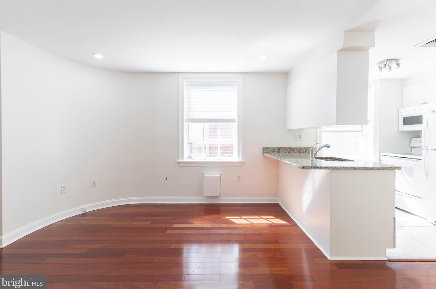 238 S 8th St #3, Philadelphia, PA 19107