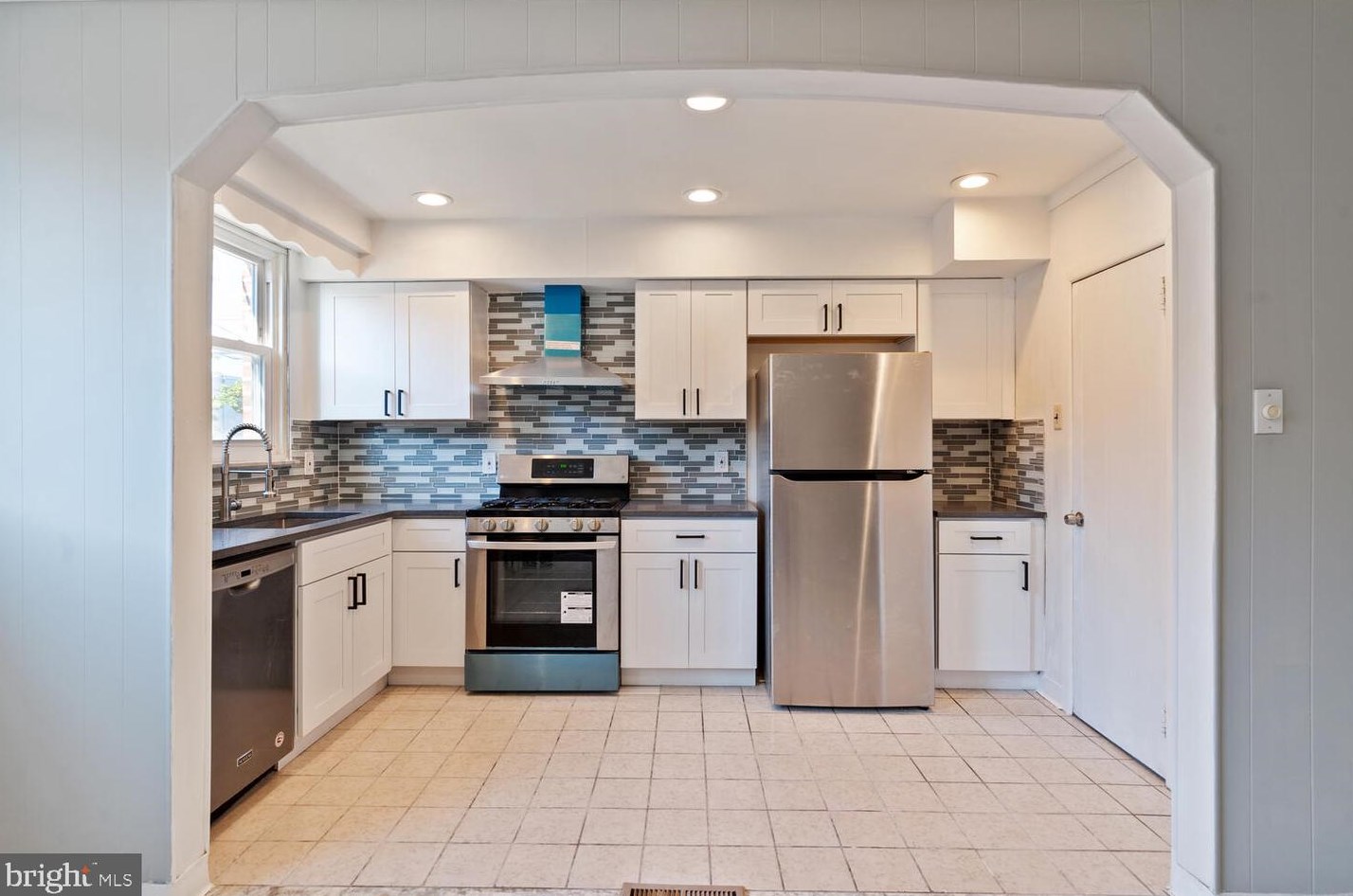 1902 Newkirk St, Philadelphia, PA 19145-2418