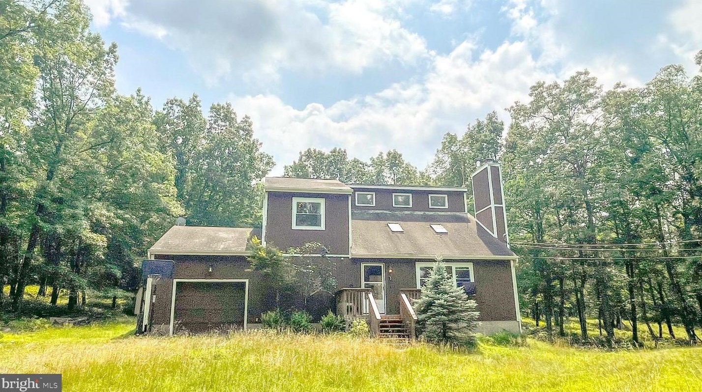 3147 Bluebird Dr, Bushkill, PA 18324-7844