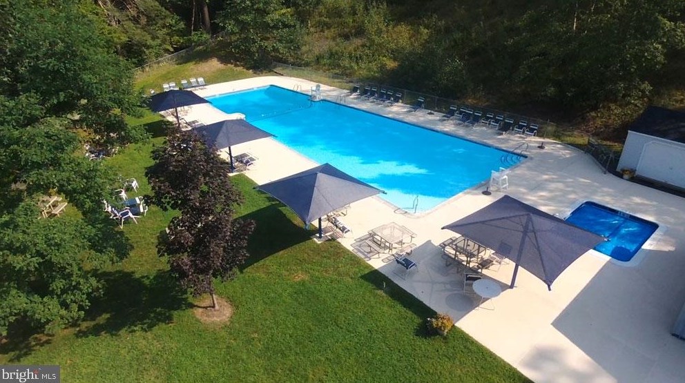 4219 Winchester Way, Bushkill PA  18324-6919 exterior