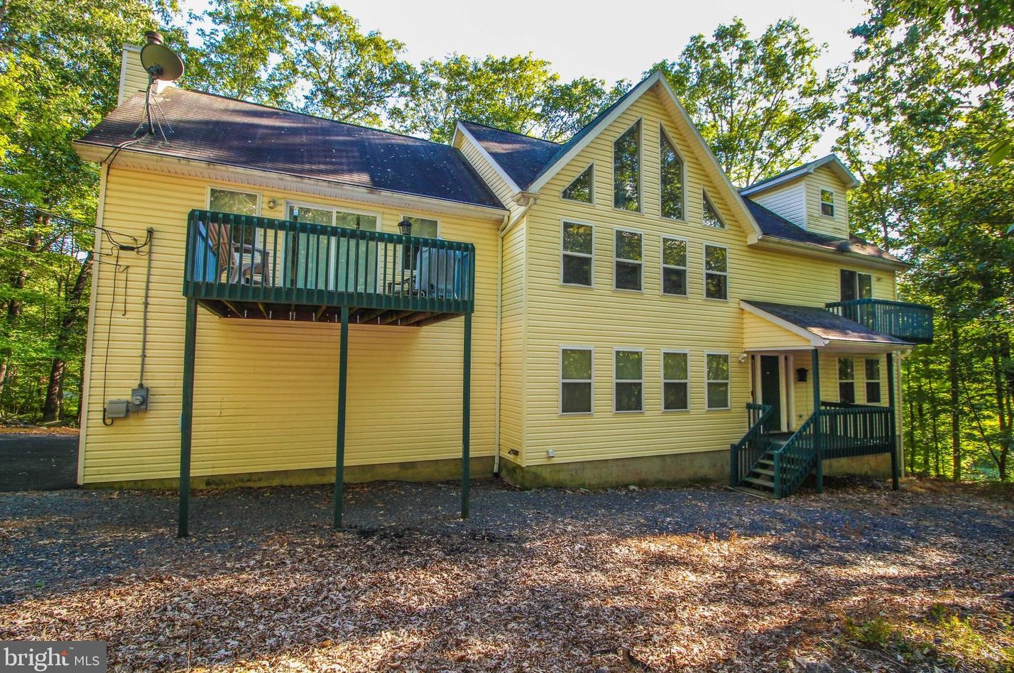 4219 Winchester Way, Bushkill PA  18324-6919 exterior