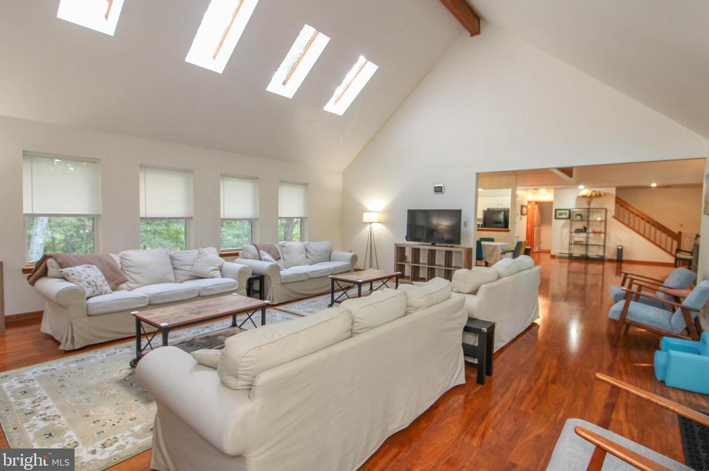 4219 Winchester Way, Bushkill PA  18324-6919 exterior