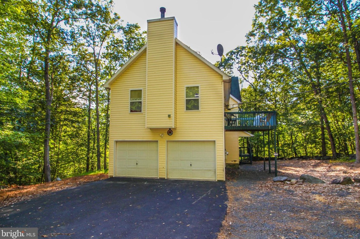 4219 Winchester Way, Bushkill PA  18324-6919 exterior