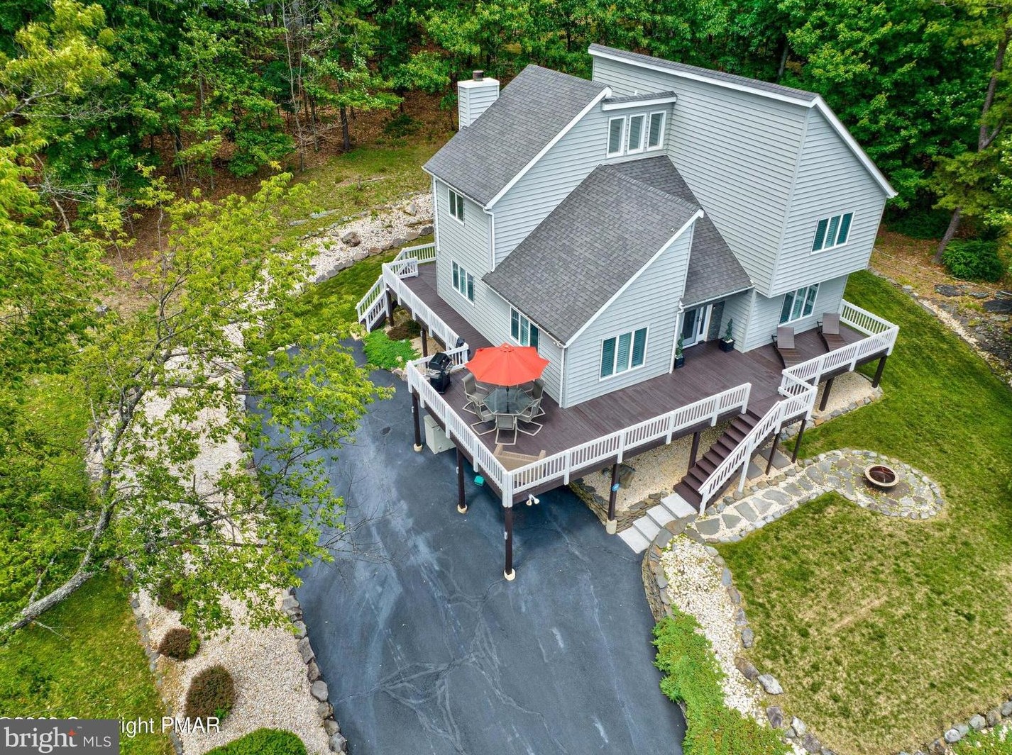 118 Brighton Dr, Bushkill, PA 18324