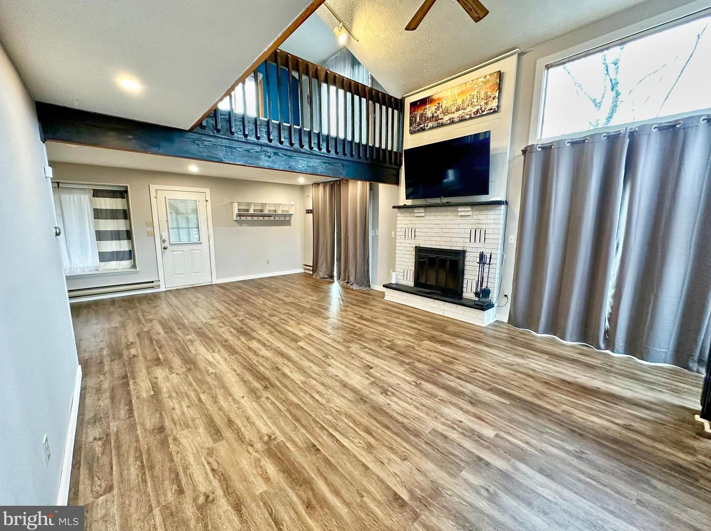 6467 Decker Rd, Bushkill, PA 18324