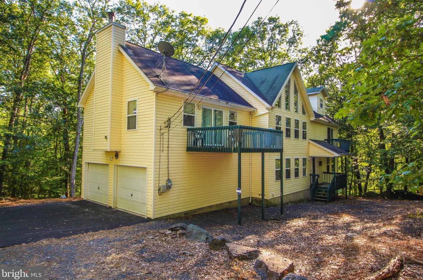 4219 Winchester Way, Bushkill PA  18324-6919 exterior